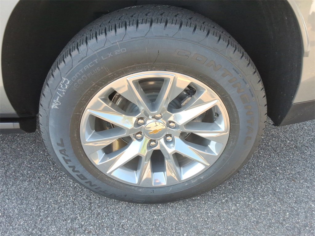 New 2026 Chevrolet Suburban Premier image 17