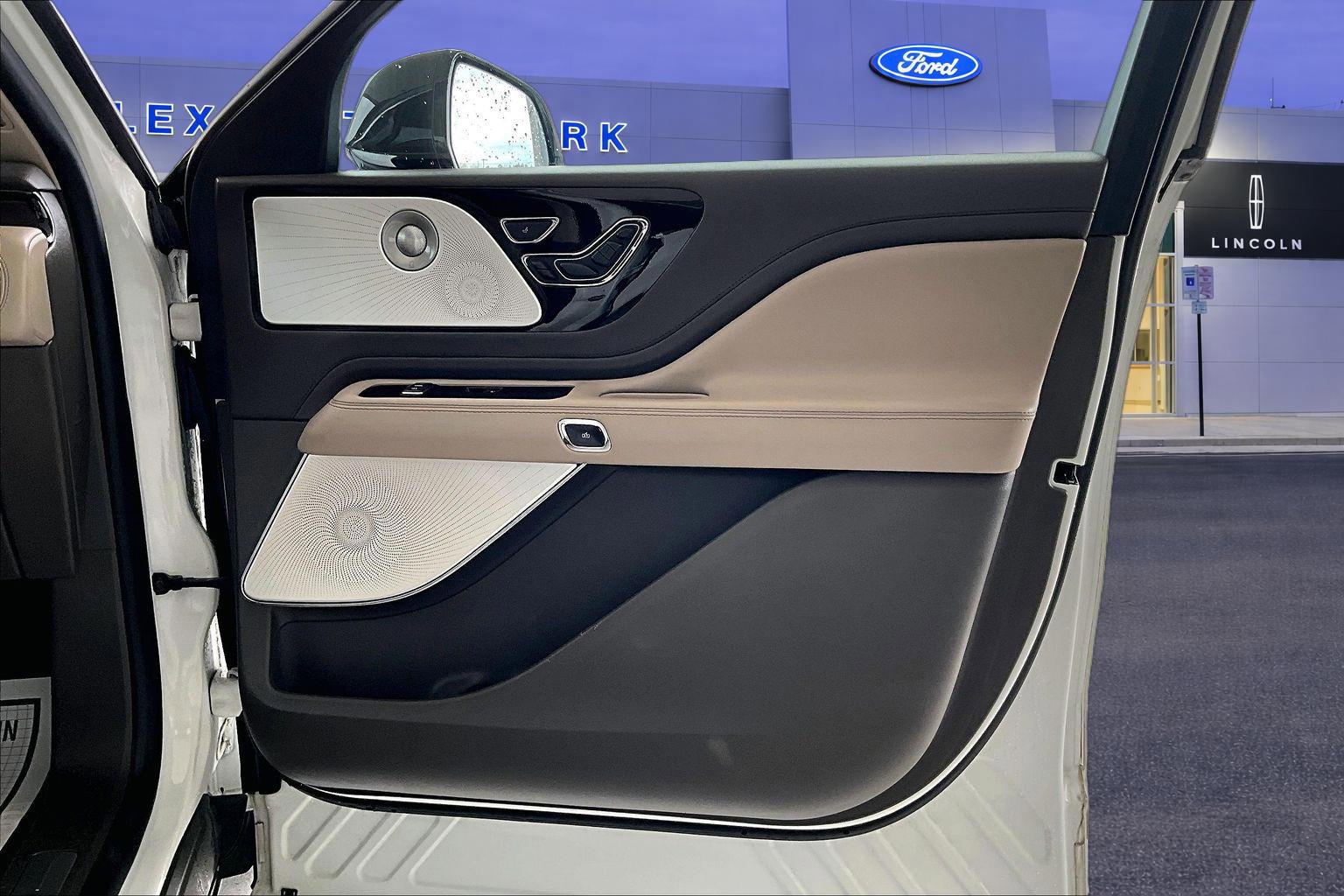 Used 2021 Lincoln Aviator Reserve w/ Equipment Group 201A image 29