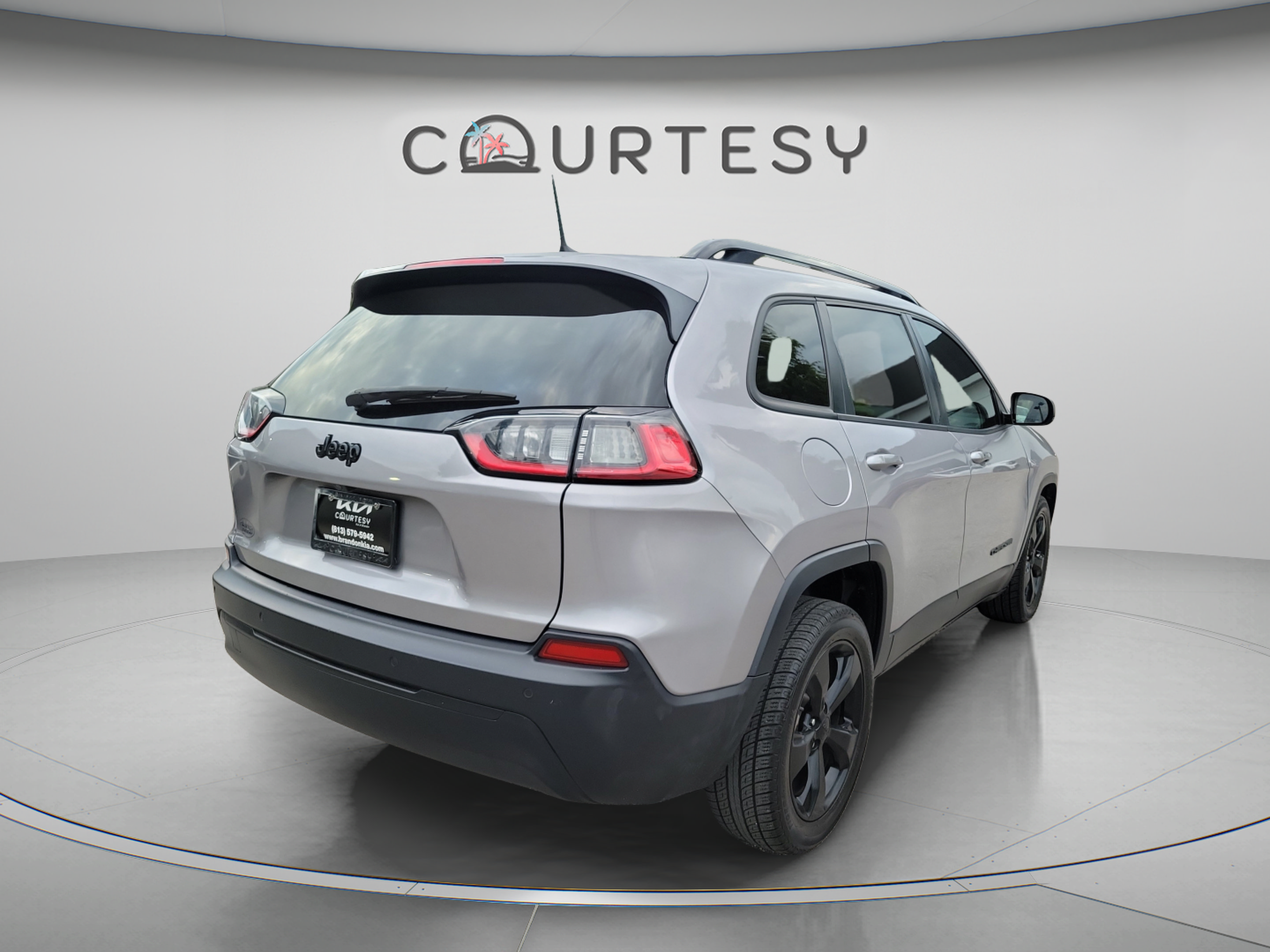Used 2020 Jeep Cherokee Latitude Plus FWD image 3
