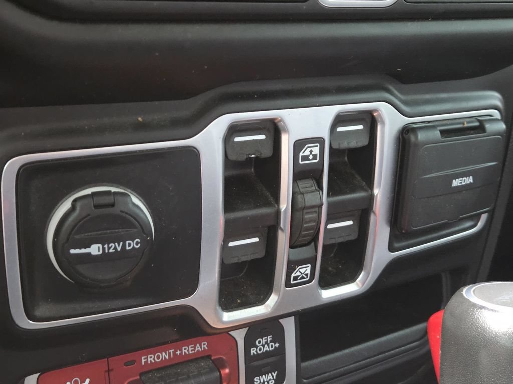 Used 2023 Jeep Gladiator Rubicon w/ Cold Weather Group AWD/4WD image 6
