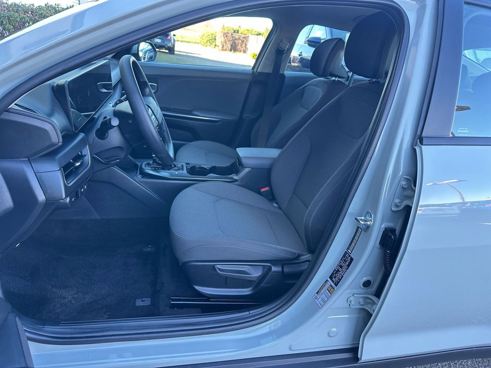 Used 2025 Kia K4 LXS image 37