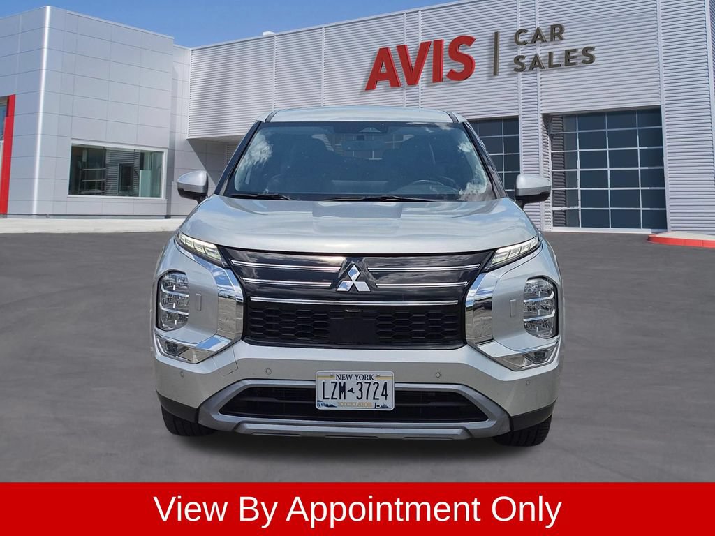 Used 2025 Mitsubishi Outlander SE AWD/4WD image 2