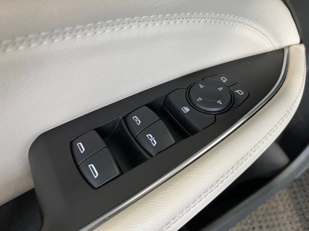 Used 2019 Buick Regal Avenir w/ Driver Confidence Package II FWD image 5