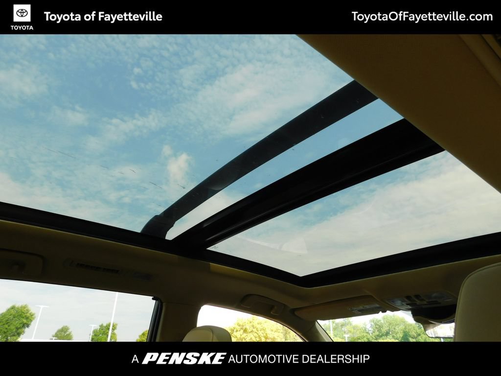 Used 2019 Toyota Highlander Limited Platinum FWD image 4