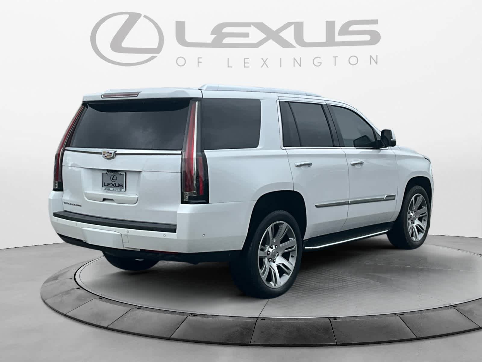 Used 2017 Cadillac Escalade Premium Luxury AWD/4WD image 5
