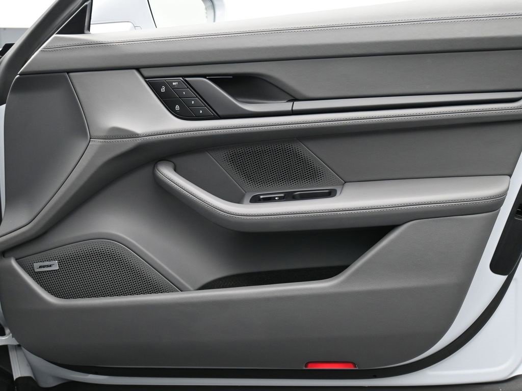 Used 2022 Porsche Taycan Turbo w/ Premium Package image 24