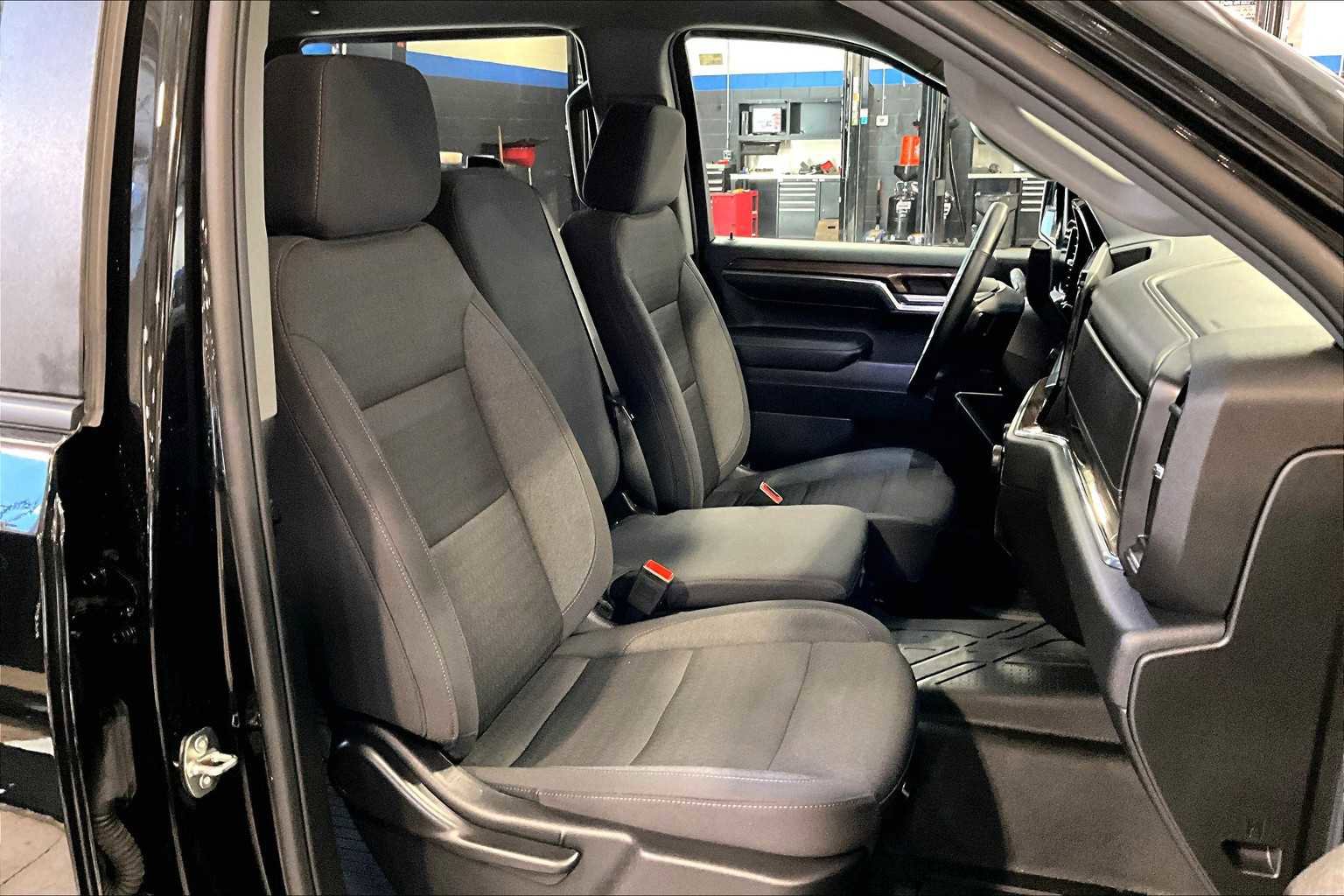 Used 2024 Chevrolet Silverado 1500 RST w/ Z71 Off-Road Package image 11