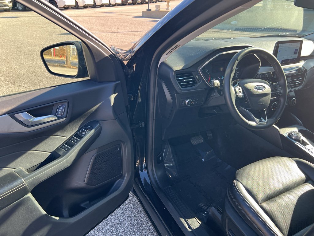 Used 2022 Ford Escape SEL image 10