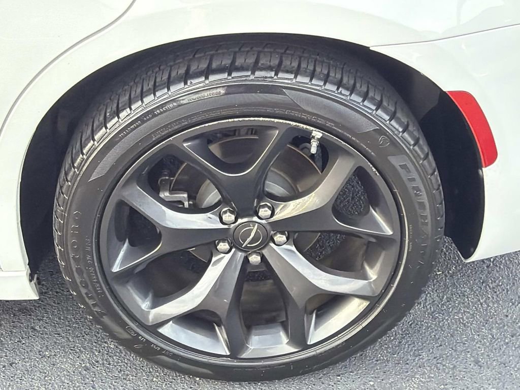 Used 2023 Chrysler 300 Touring w/ Sport Appearance Package image 11