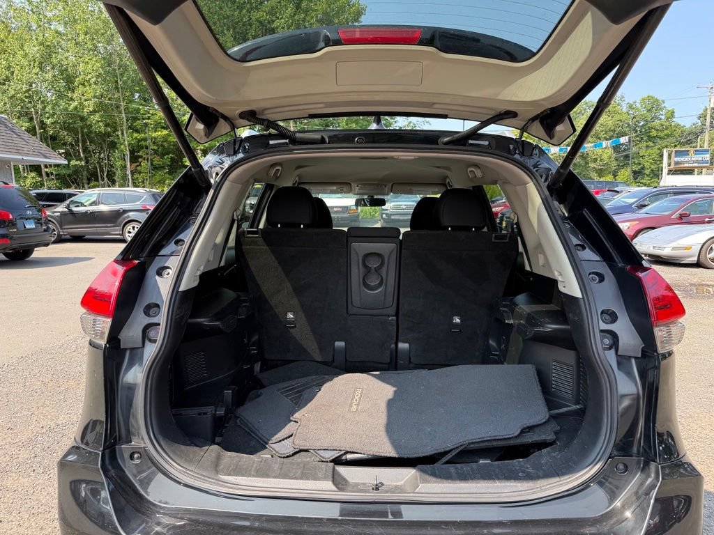 Used 2017 Nissan Rogue SV w/ SV Premium Package FWD image 15
