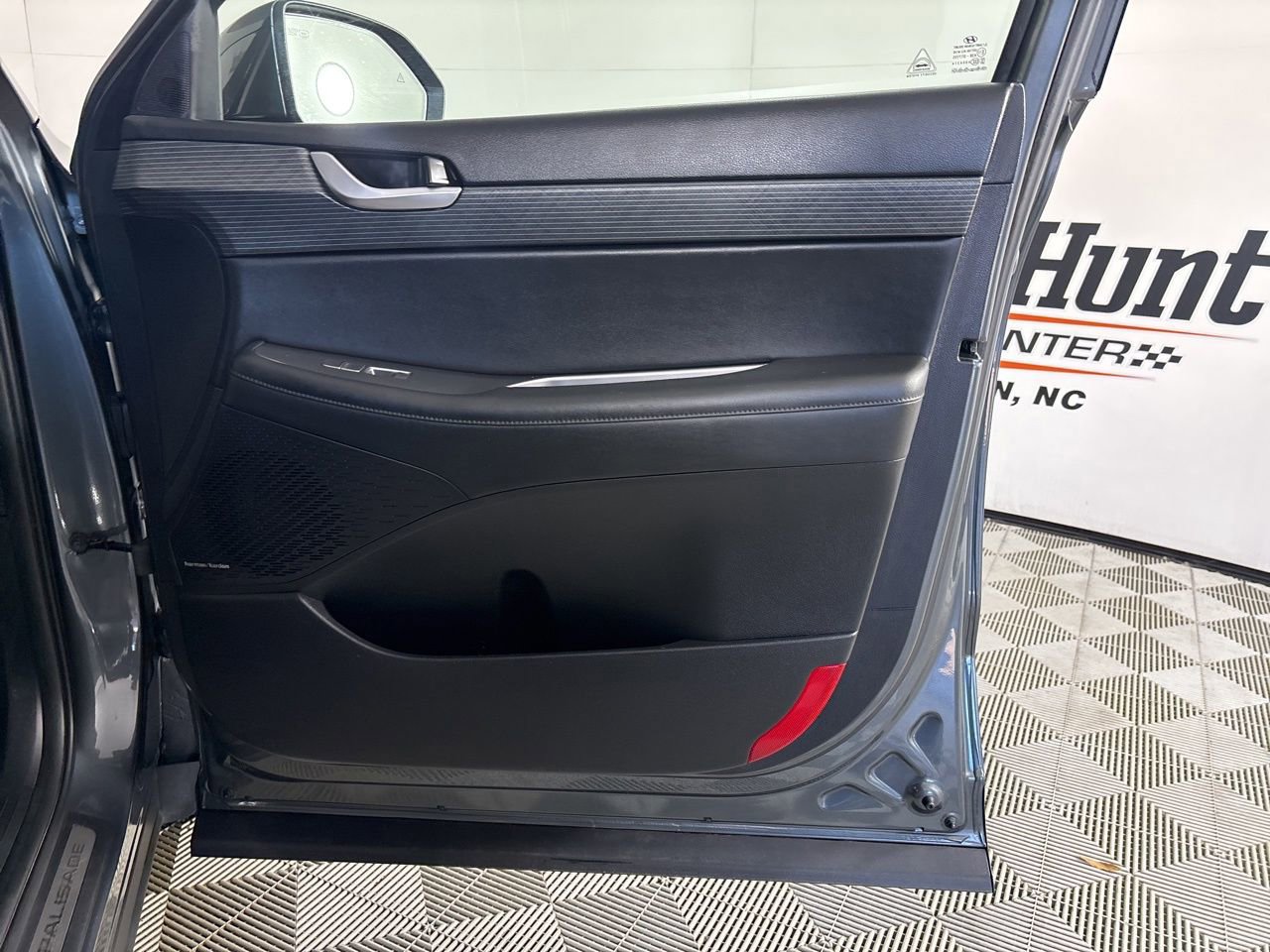 Used 2023 Hyundai Palisade Limited w/ Cargo Package image 32