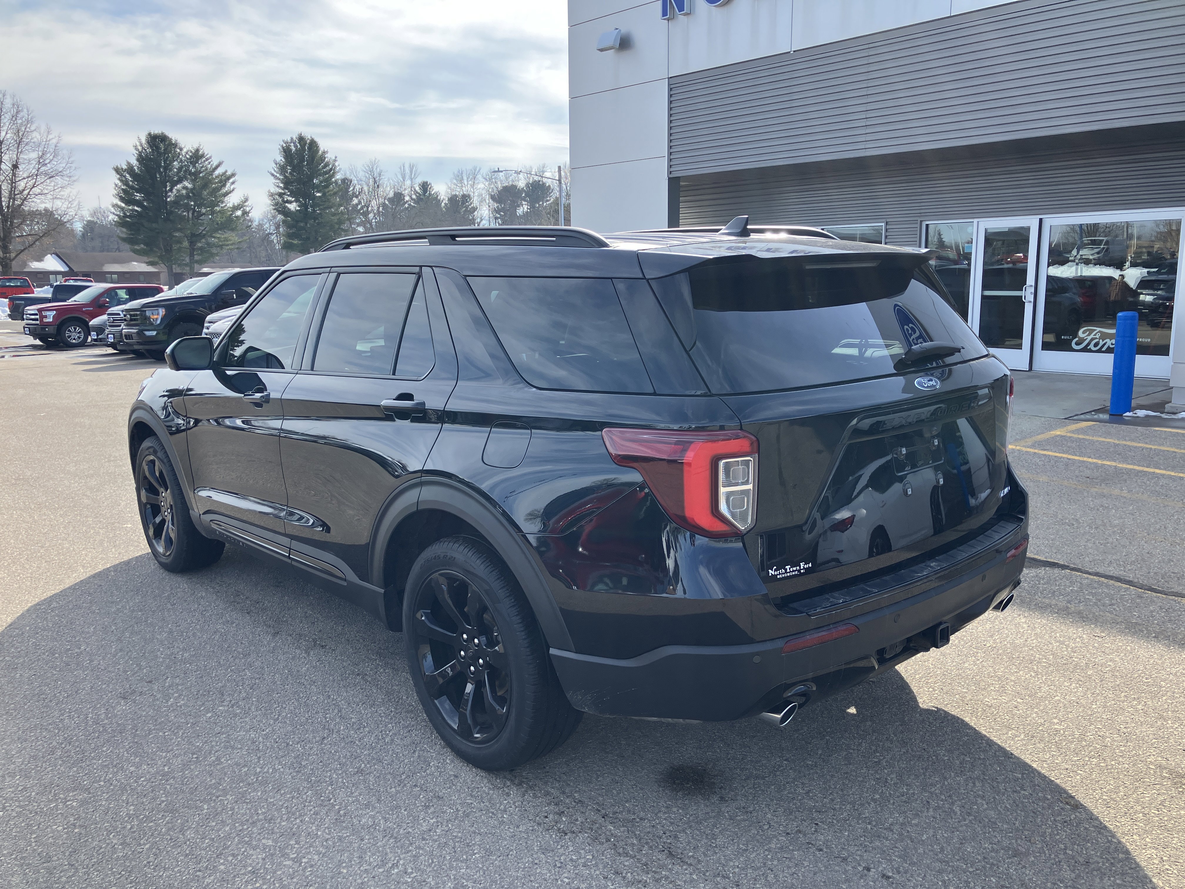 Used 2023 Ford Explorer ST-Line w/ Class IV Trailer Tow Package AWD/4WD image 8