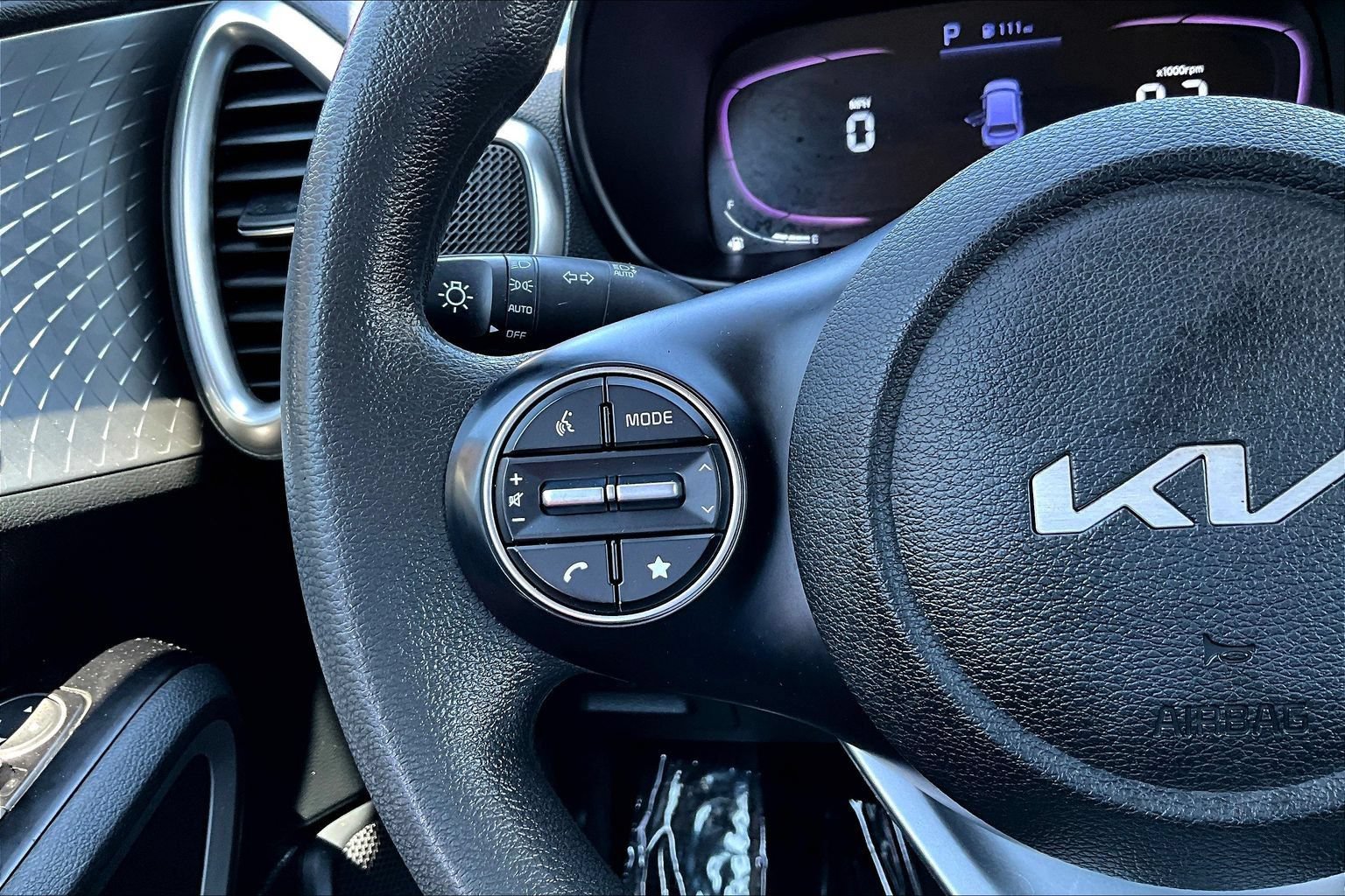 Used 2023 Kia Soul LX w/ LX Technology Package FWD image 12
