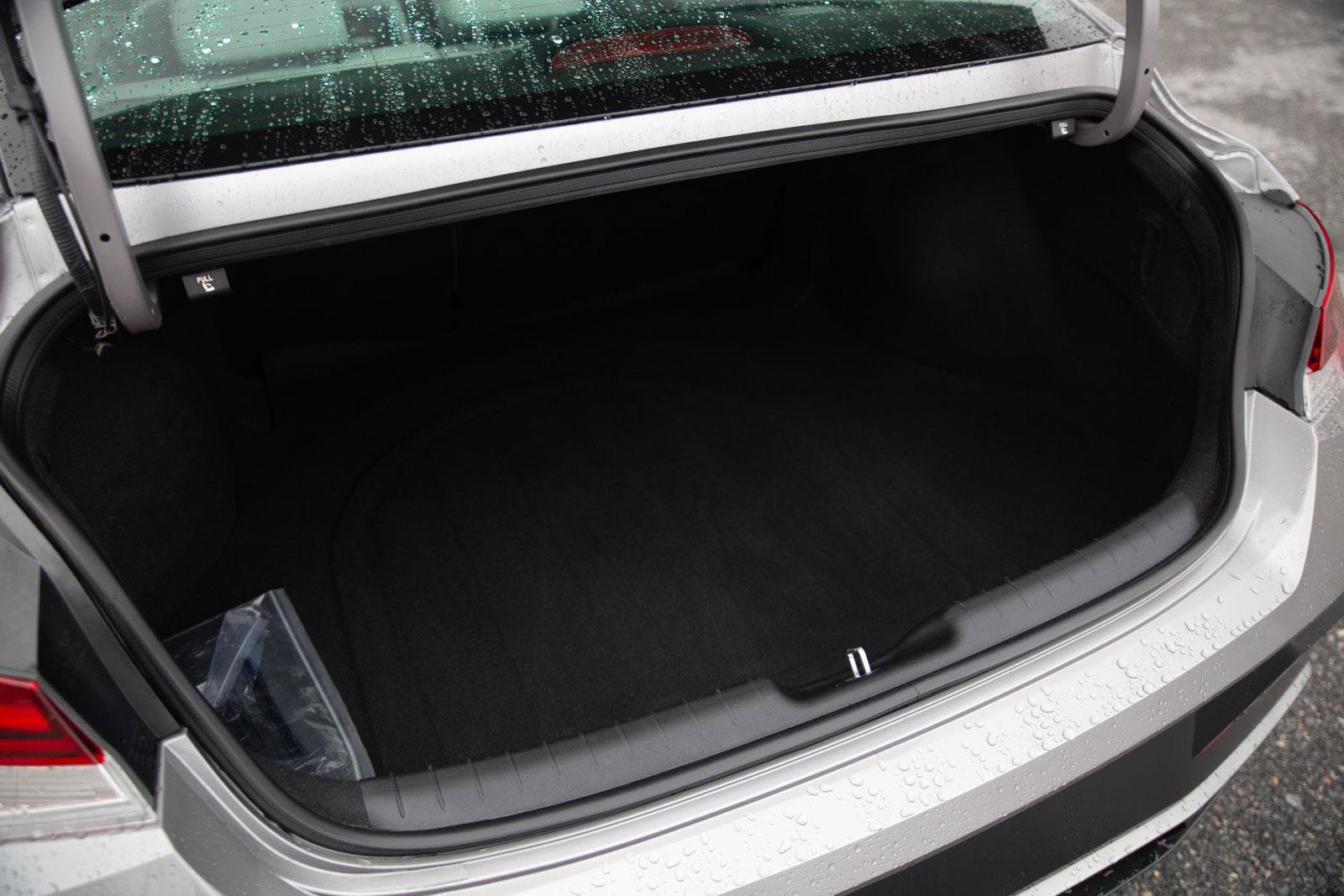 Used 2025 Hyundai Elantra Limited image 25