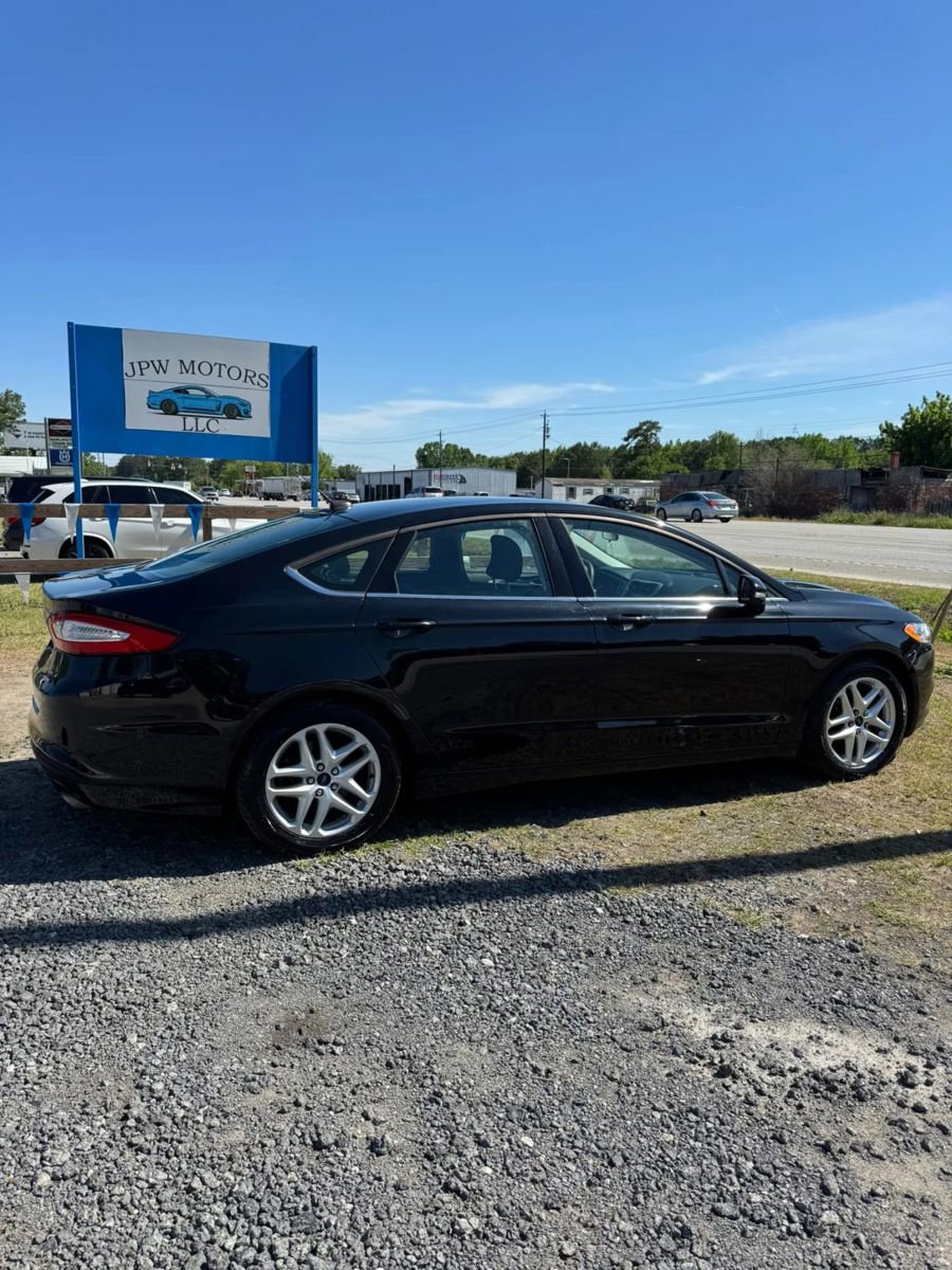 Used 2016 Ford Fusion SE FWD image 10