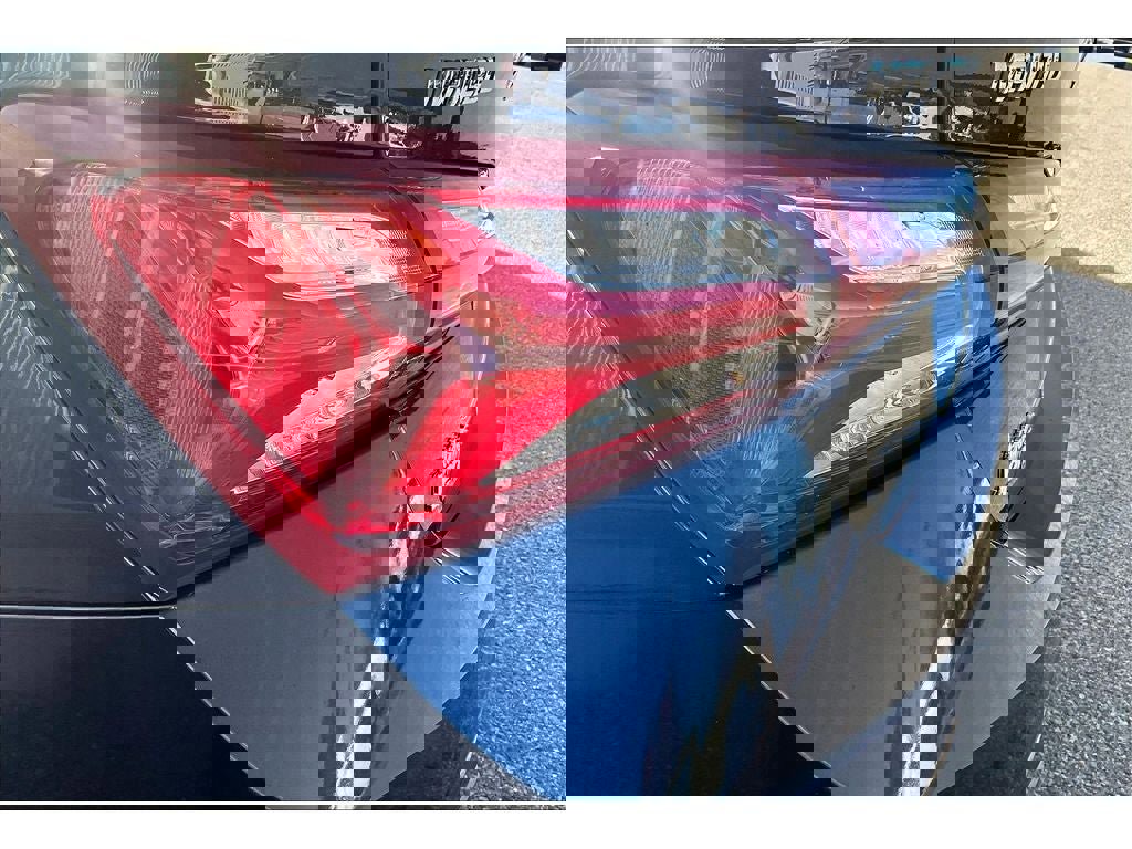 Used 2022 Chevrolet Malibu LT image 32