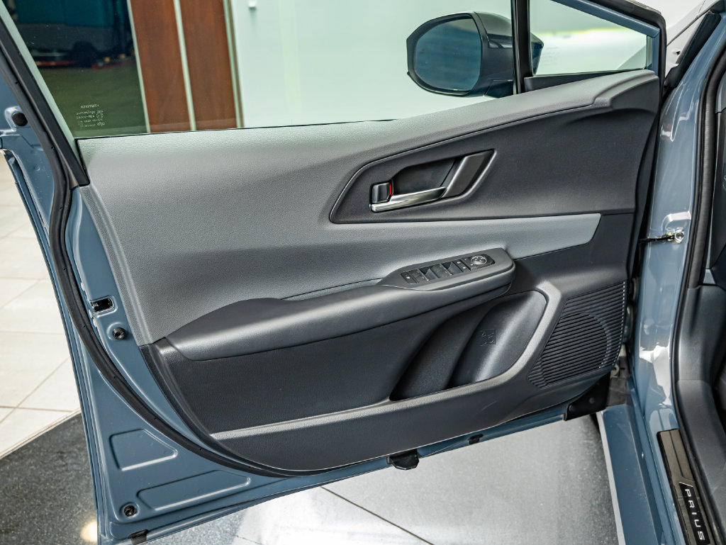 Used 2024 Toyota Prius XLE FWD image 18