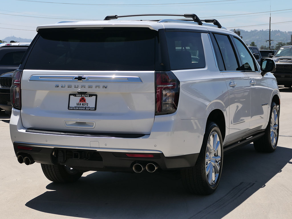 Used 2024 Chevrolet Suburban High Country w/ Advanced Technology Package AWD/4WD image 3