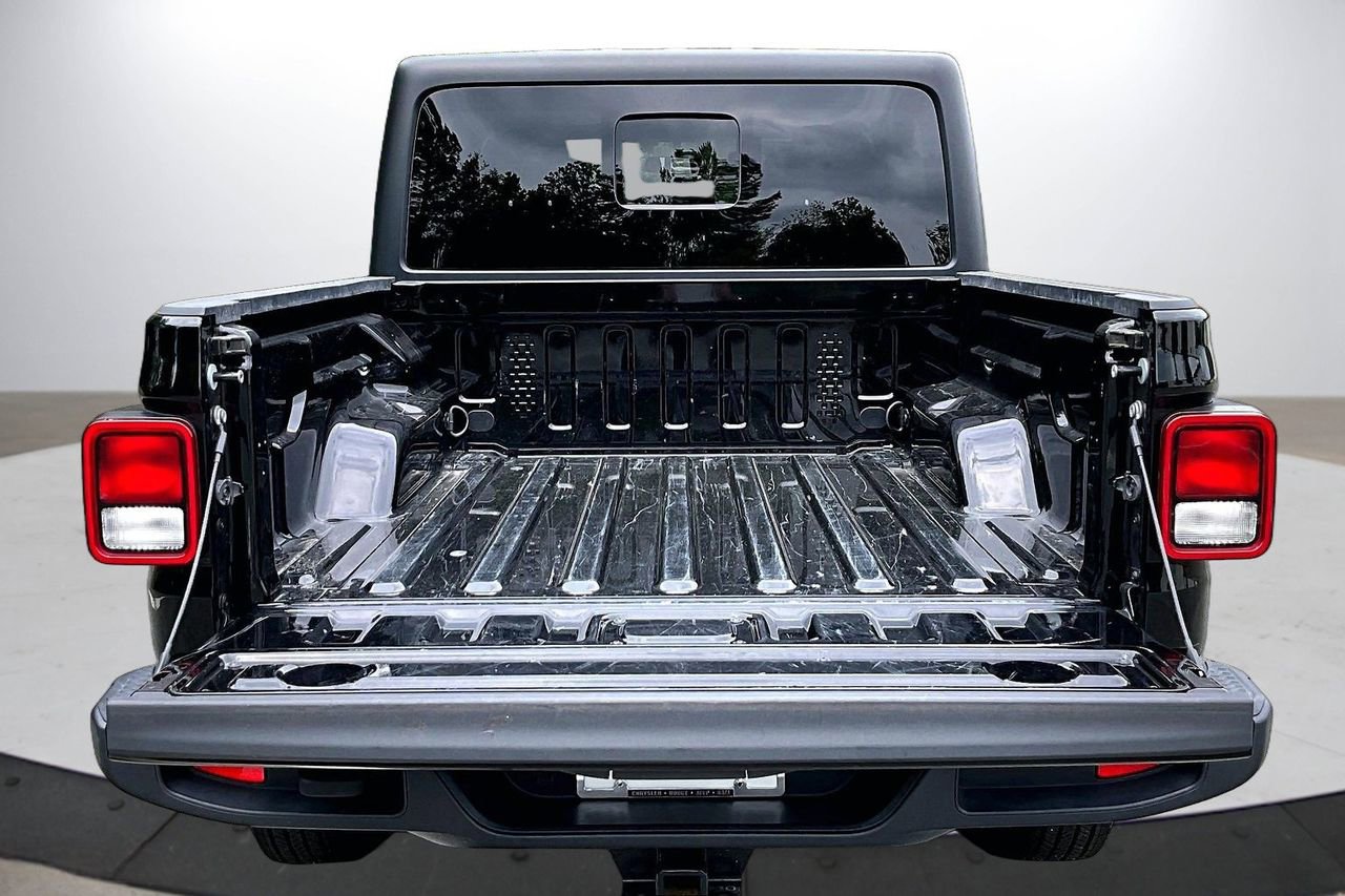 Certified 2022 Jeep Gladiator Sport AWD/4WD image 24