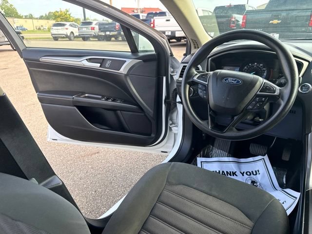 Used 2018 Ford Fusion SE w/ Fusion SE Technology Package FWD image 15