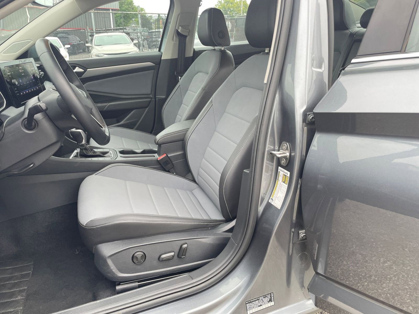 Used 2025 Volkswagen Jetta SE image 25