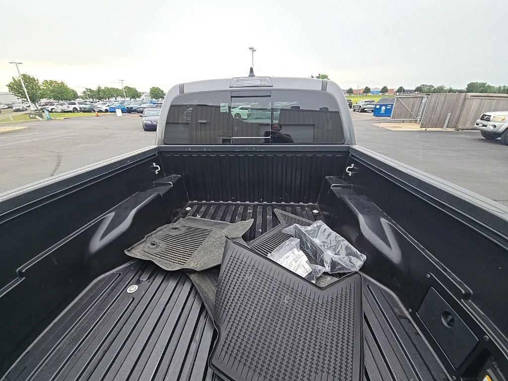 Used 2021 Toyota Tacoma TRD Sport AWD/4WD image 9