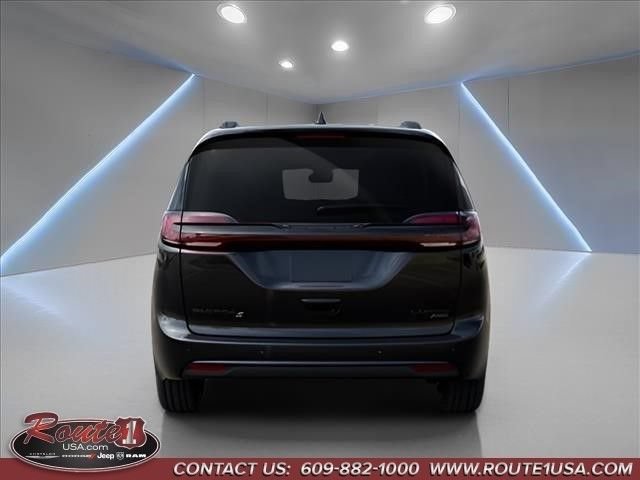 New 2027 Chrysler Pacifica Limited AWD/4WD image 8