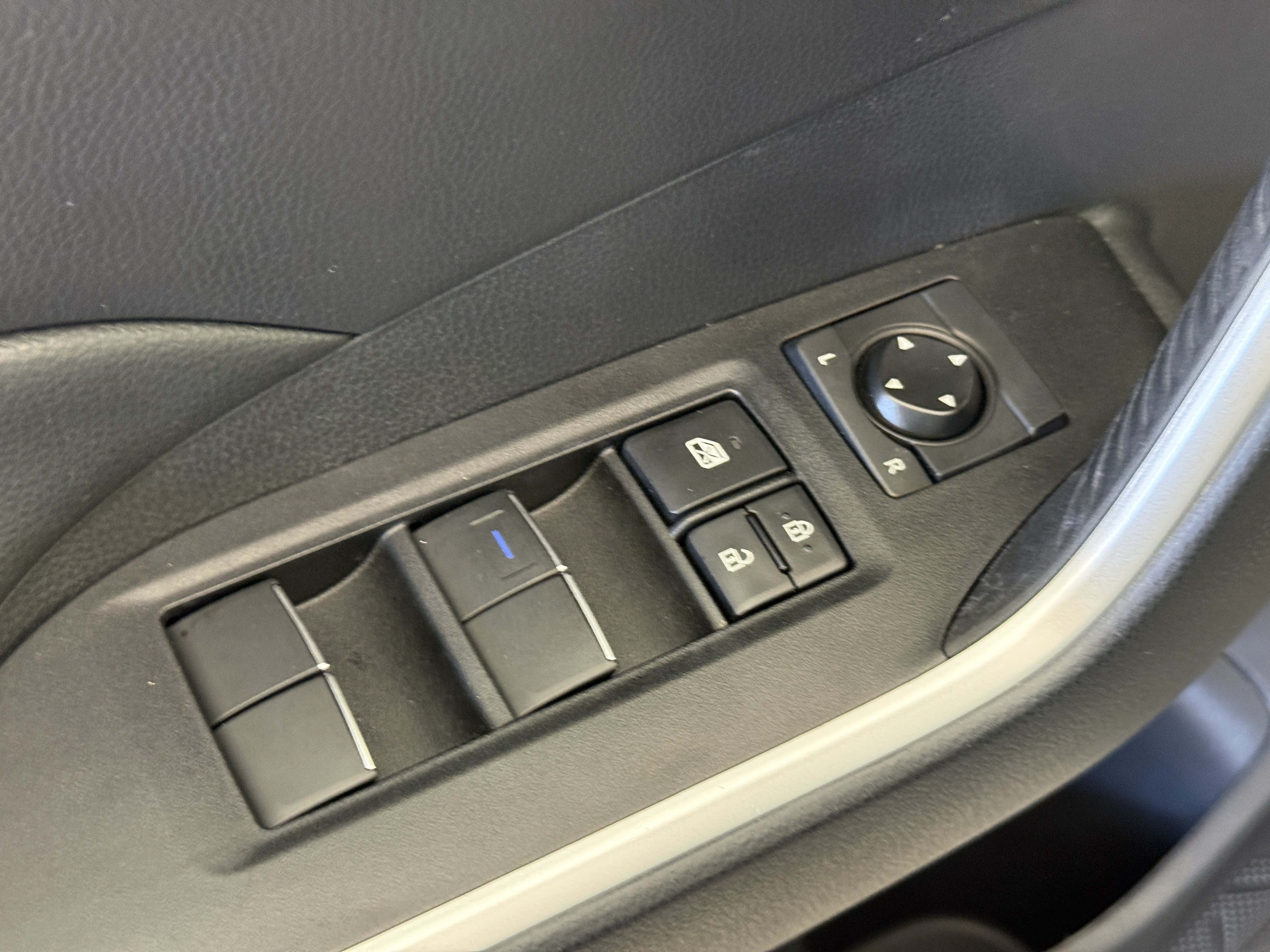 Used 2021 Toyota RAV4 XLE Premium FWD image 14