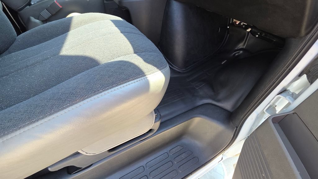 Used 2025 GMC Savana 2500 w/ Driver Convenience Package RWD image 12