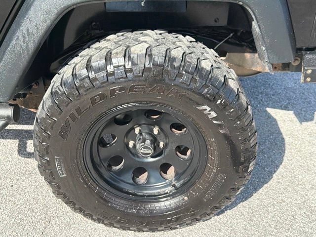 Used 2015 Jeep Wrangler Unlimited Rubicon w/ Dual Top Group AWD/4WD image 15