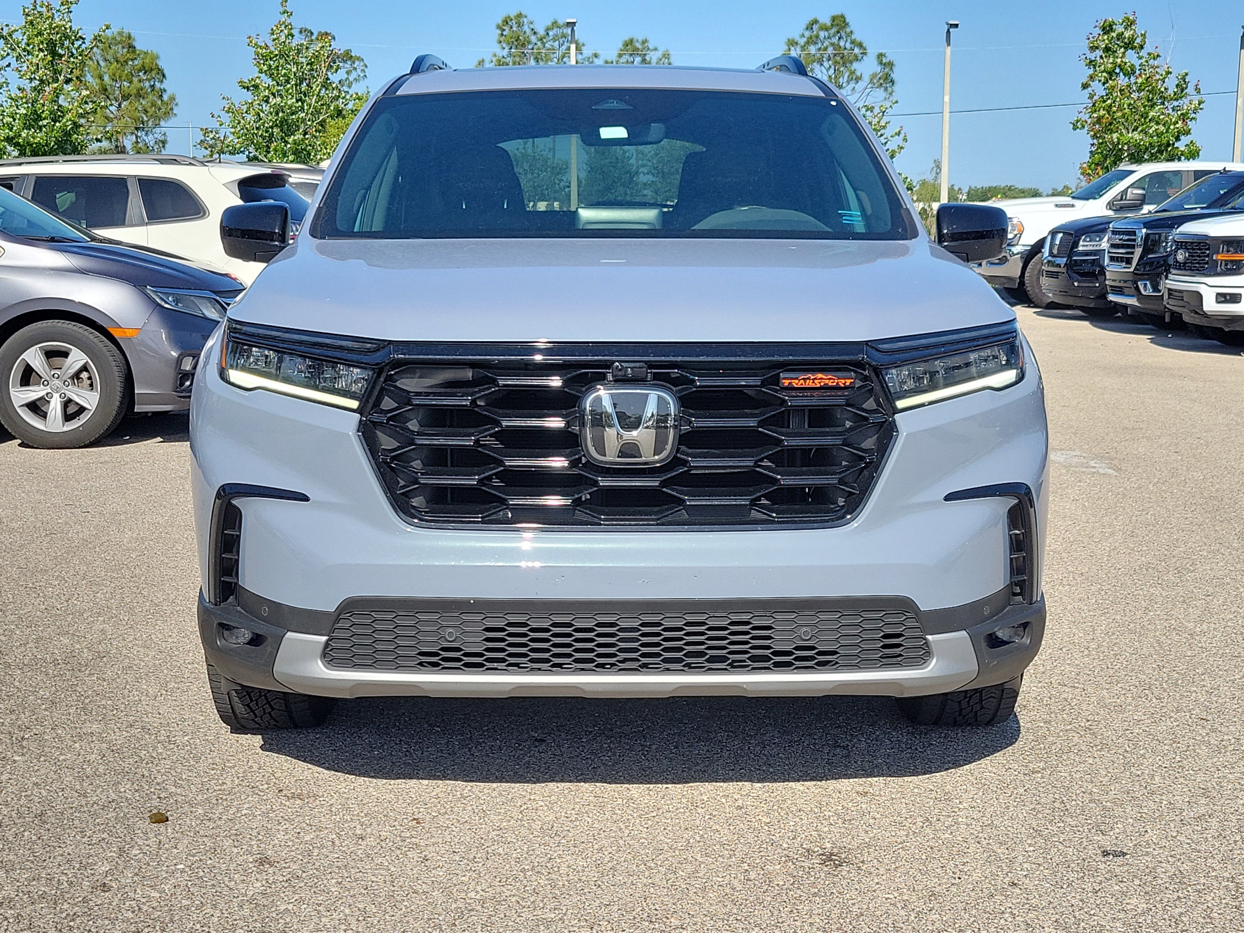 Used 2024 Honda Pilot TrailSport image 2