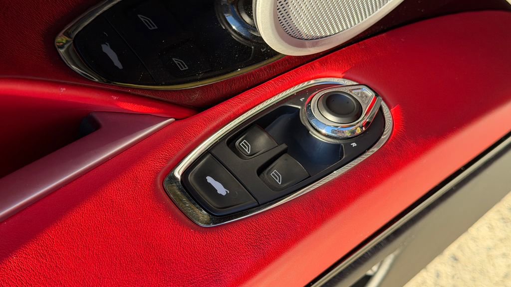 Used 2019 Aston Martin DB11 Volante image 20