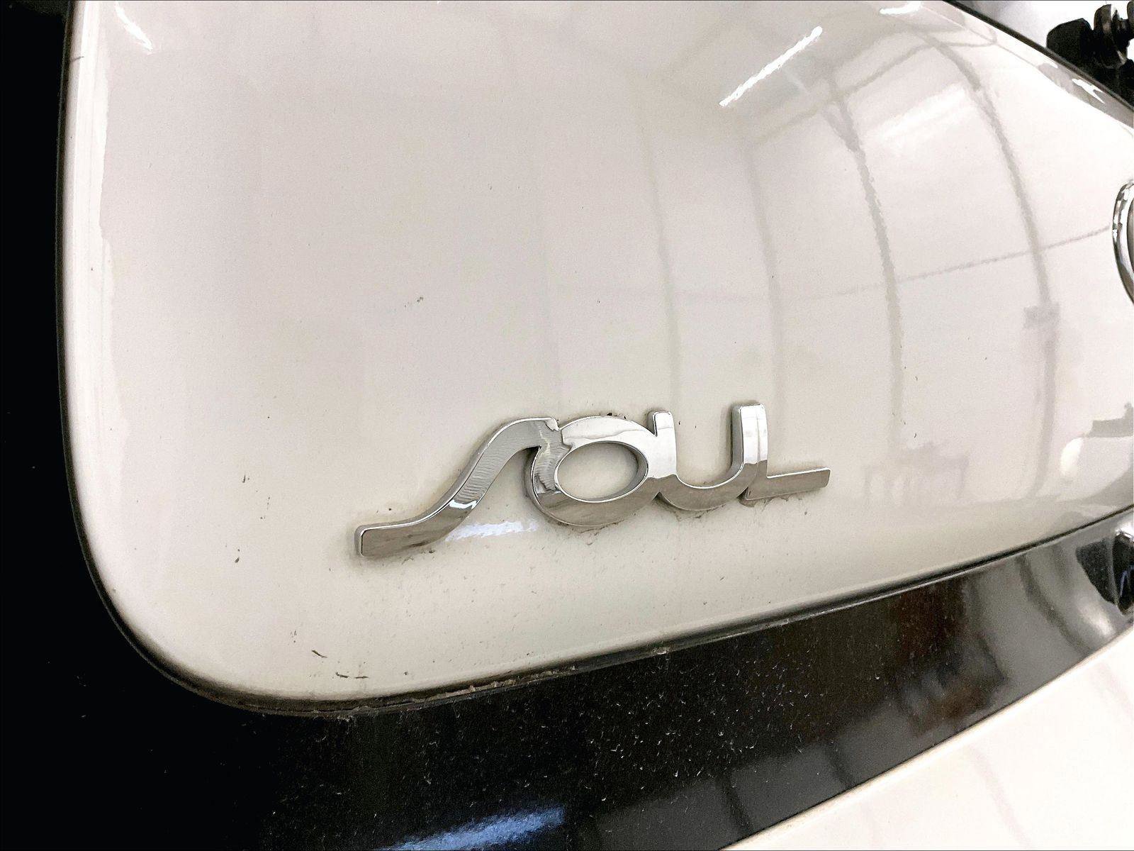 Used 2016 Kia Soul EV FWD image 14