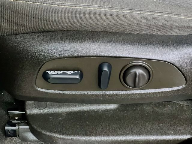 Used 2023 GMC Acadia SLE w/ Driver Convenience Package image 11