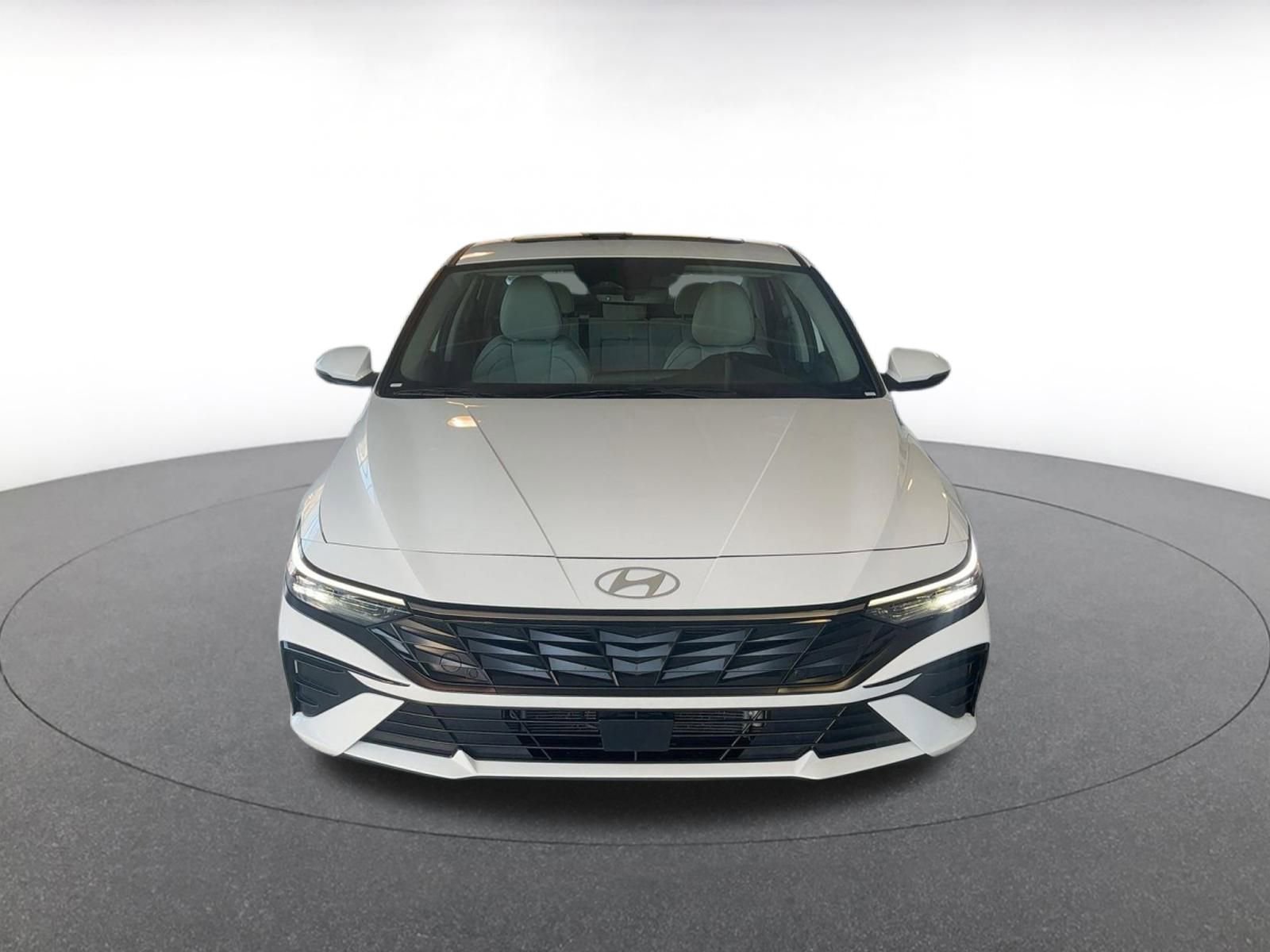 Used 2025 Hyundai Elantra Limited image 5