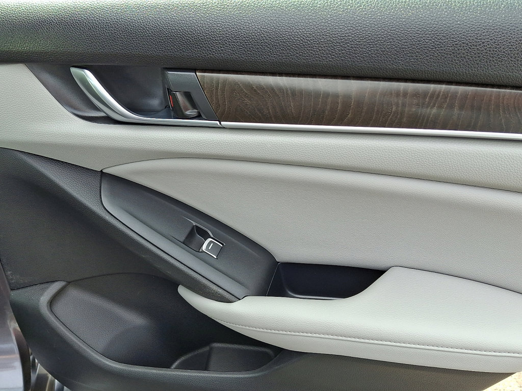 Used 2018 Honda Accord EX-L image 14