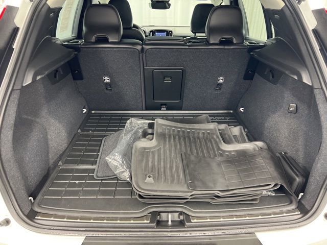 Used 2023 Volvo XC40 B5 Plus w/ Driver Assist Package image 9