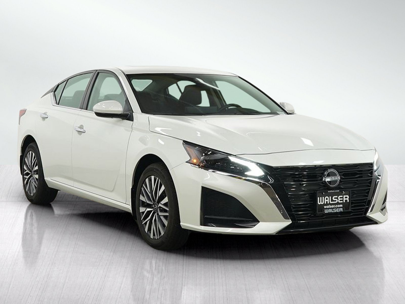 Used 2023 Nissan Altima 2.5 SV w/ SV Premium Package AWD/4WD image 7