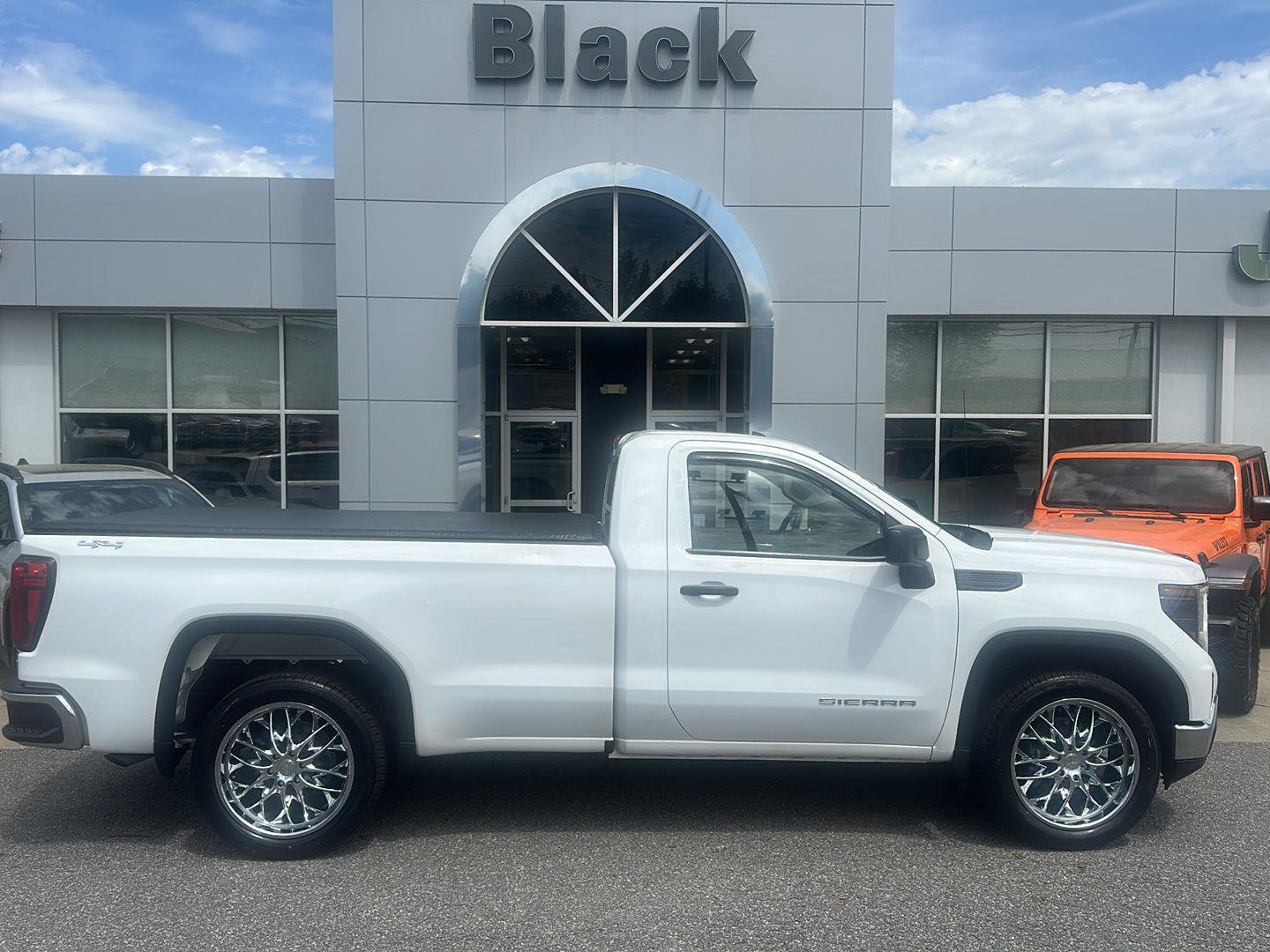 Used 2024 GMC Sierra 1500 Pro w/ Pro Value Package AWD/4WD image 3