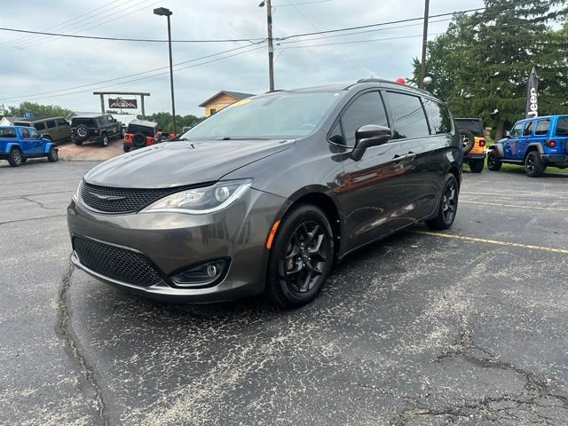Used 2019 Chrysler Pacifica Limited w/ S Appearance Package FWD image 4