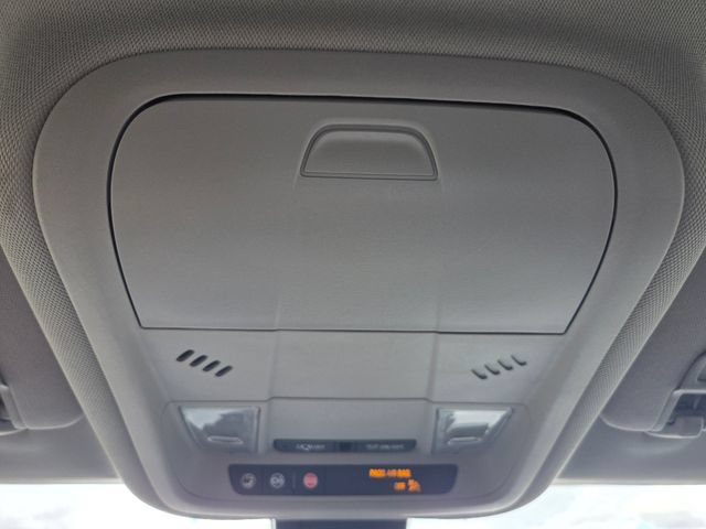Used 2020 GMC Terrain SLE w/ Driver Convenience Package FWD image 32
