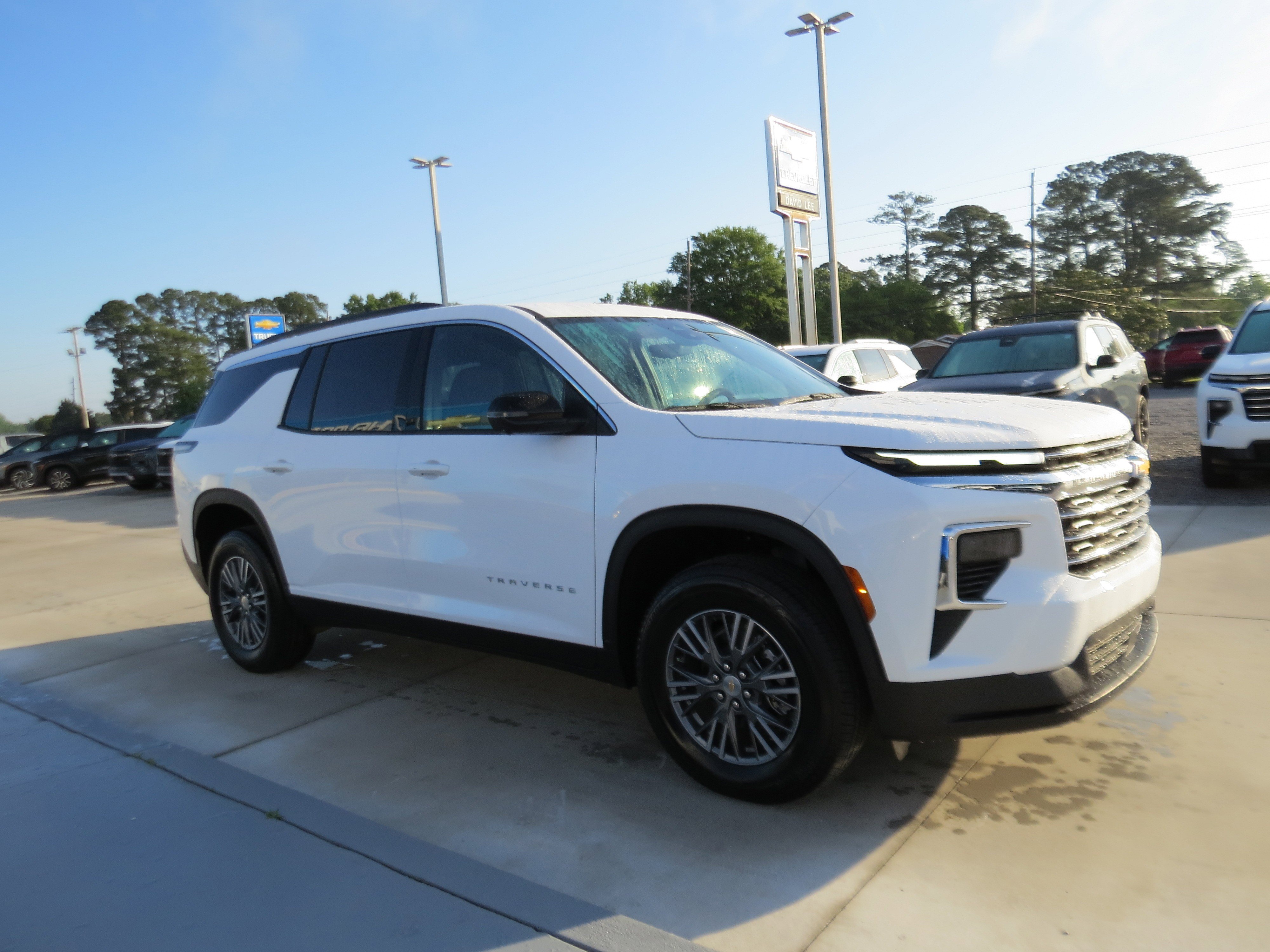 New 2026 Chevrolet Traverse LT w/ Driver Confidence Package FWD image 5