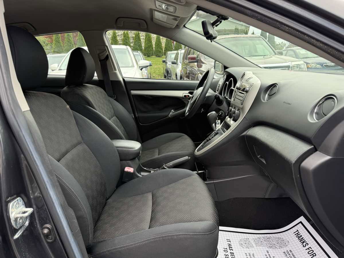 Used 2009 Pontiac Vibe w/ Preferred Package image 10