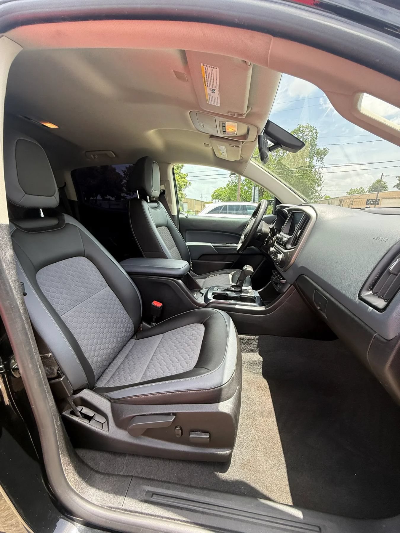Used 2020 Chevrolet Colorado Z71 AWD/4WD image 18