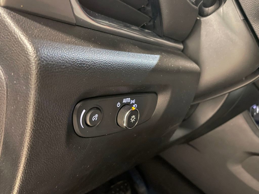 Used 2023 Chevrolet Traverse LT image 29