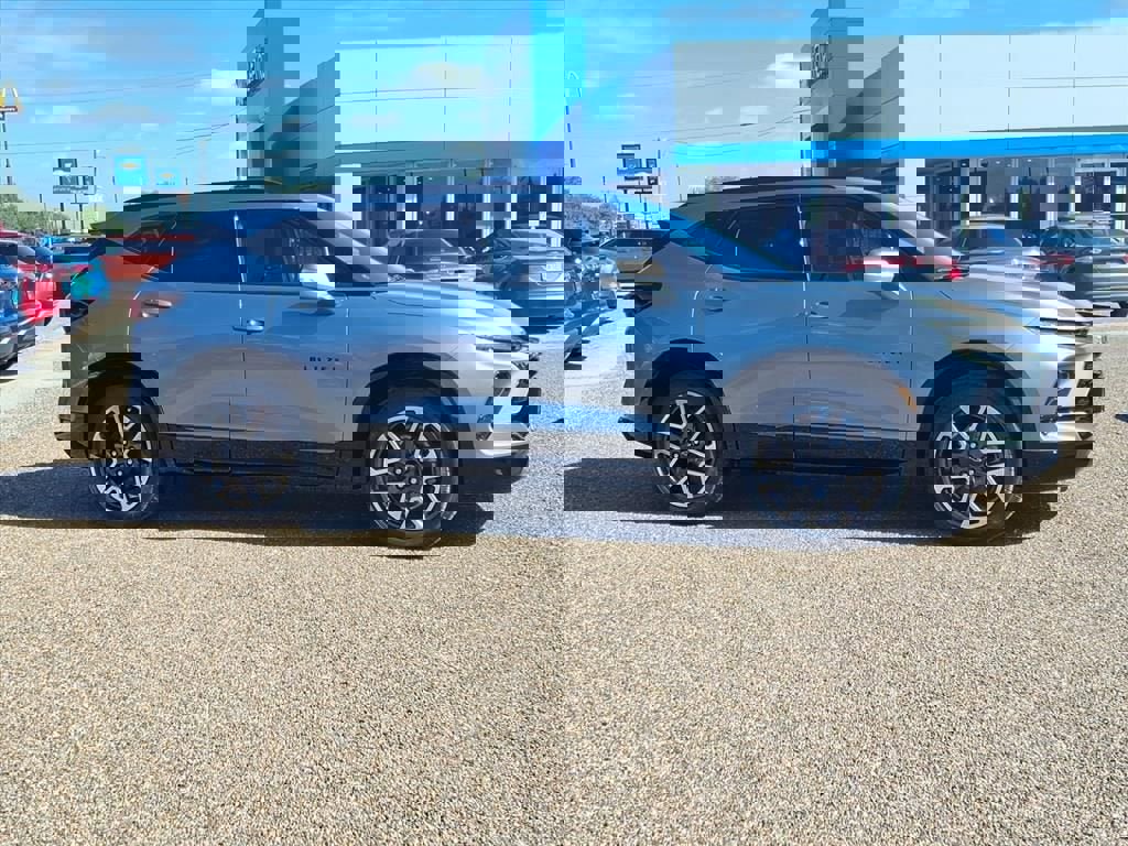 New 2025 Chevrolet Blazer RS w/ Driver Confidence II Package image 5