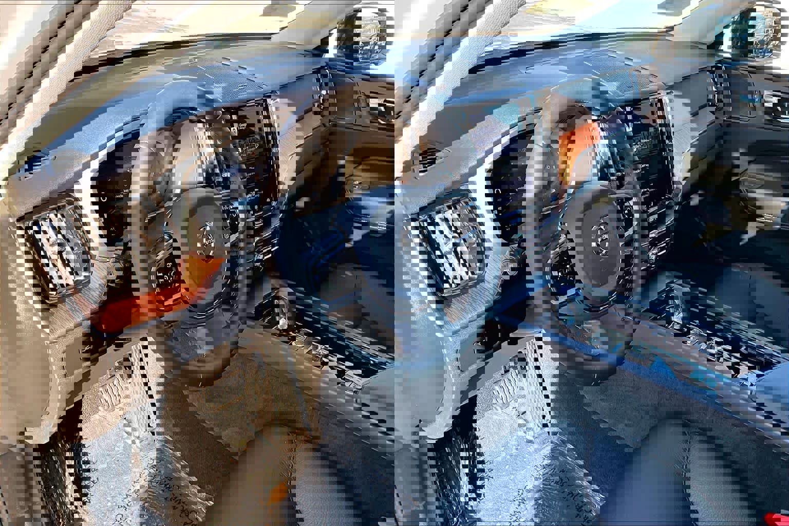 Certified 2023 Volvo XC60 B5 Plus w/ Climate Package image 17