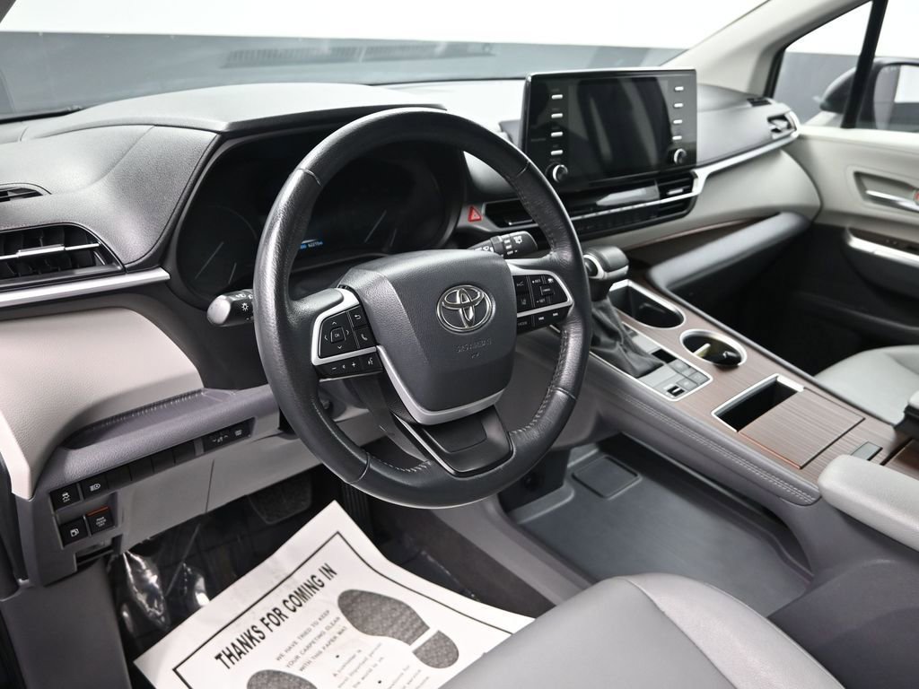 Used 2024 Toyota Sienna XLE image 13