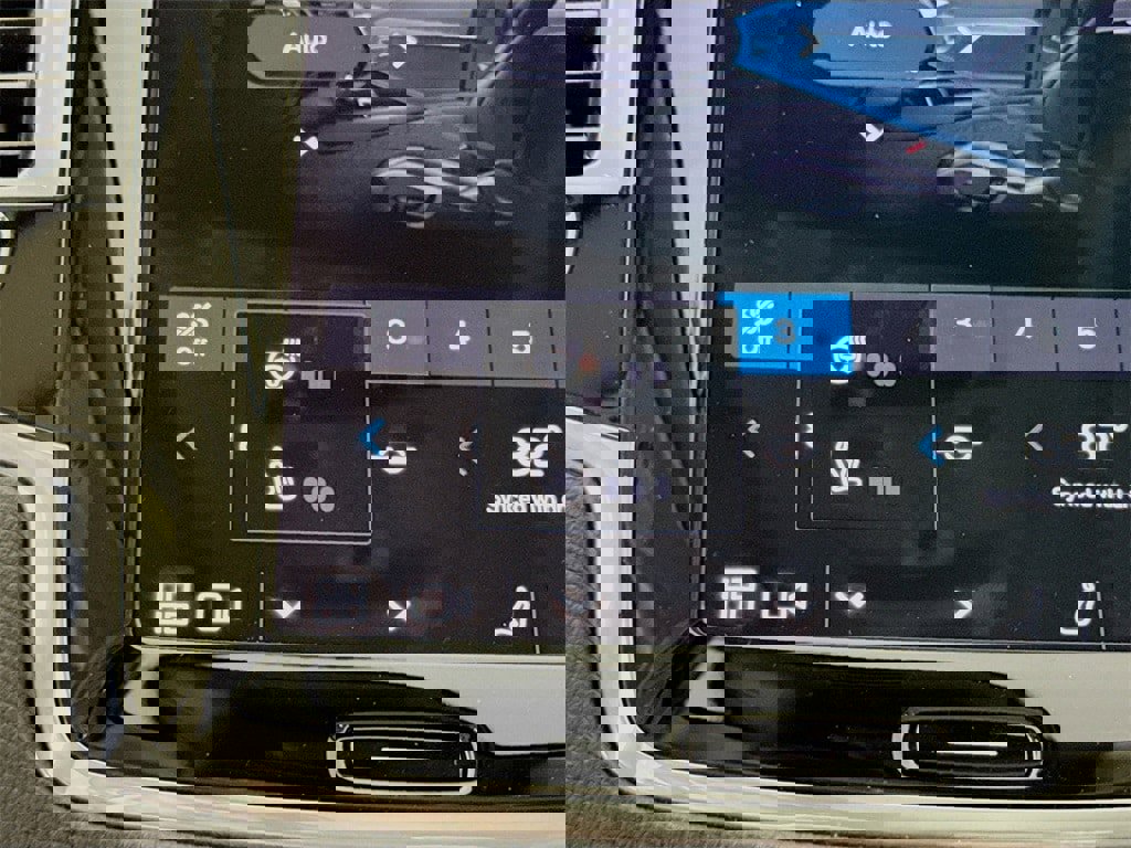 Certified 2025 Volvo XC90 B6 Plus image 20