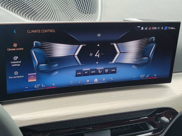 Used 2025 BMW 230i Coupe w/ Convenience Package RWD image 29